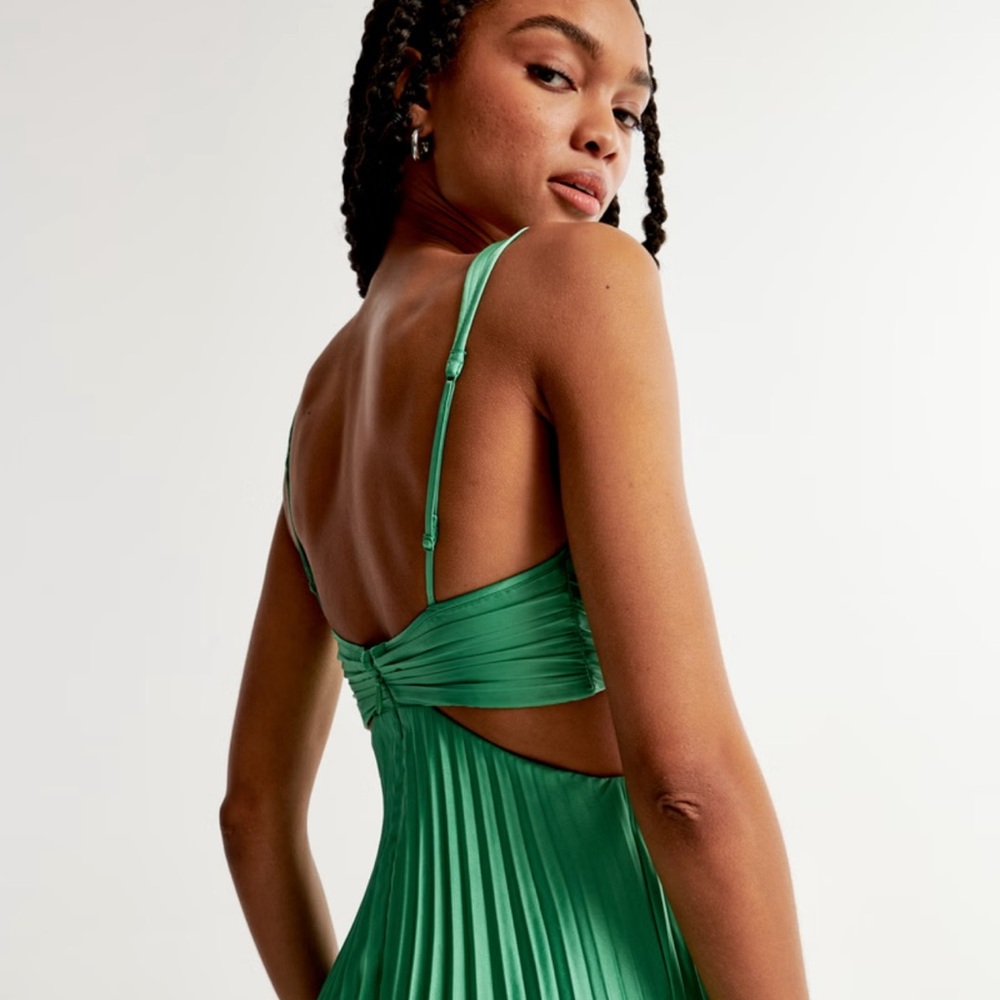 The A&F Giselle Pleated Cutout Maxi Dress - Picture 2 of 5